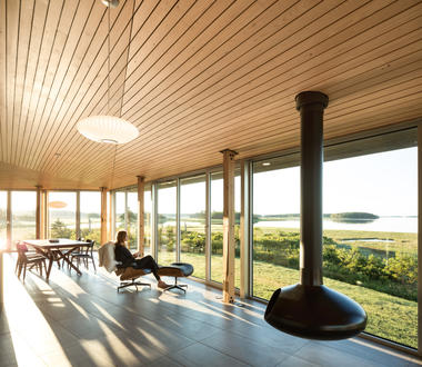 画廊 沼泽地的半圆形度假屋：Sluice Point  / Omar Gandhi Architect  - 4