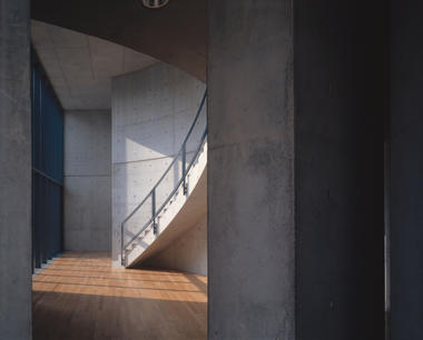 Quando a luz encontra o concreto: reflexões sobre a obra de Tadao Ando