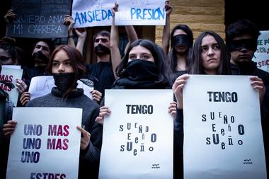 ¿Esfuerzo o sacrificio? Estudiantes de arquitectura en Chile se rebelan ante la sobrecarga académica