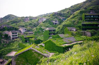 Este video de Drone registra pueblo chino abandonado reclamado por la naturaleza 