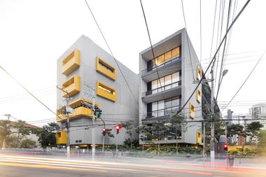 Gallery of UNE Building / Gui Mattos  - 7