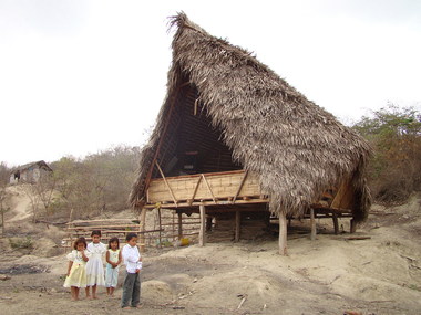 Nueva Esperanza学校 / al bordE