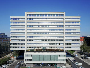 上世纪六十年代经典建筑‘Philips-Haus’翻新项目 / Josef Weichenberger architects + Partner