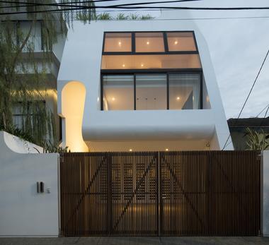 哈里曼住宅，内置庭院的纯白住宅／W Office