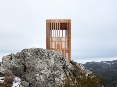 Observatorios del ciervo corso / Orma Architettura