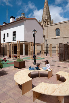 Columns / EBBA ARCHITECTS