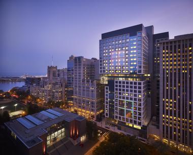 Hospital de Niños de Chicago Ann & Robert H. Lurie / ZGF Architects + Solomon Cordwell Buenz + Anderson Mikos Architects