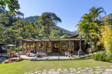 House in Correas / Rodrigo Simão Arquitetura