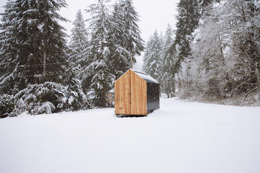 Gallery of Elliot Mono Cabin / Drop Structures  - 6