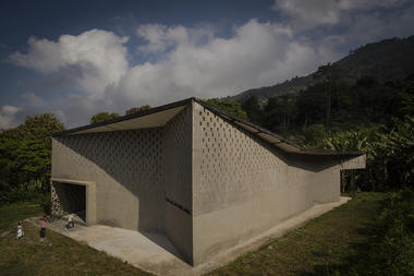 Iglesia San Juan María Vianney – Media Legua / Enlace Arquitectura