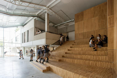 Colegio Los Pilares / Dovat & Asoc. Arquitectos