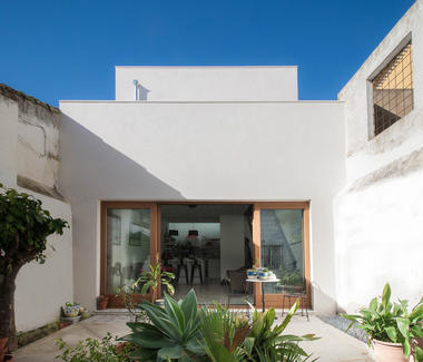 Casa para un escritor / Iniesta Nowell Arquitectos