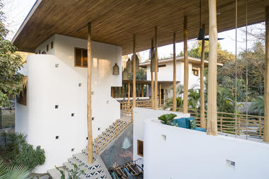 Nomadic酒店，专为冲浪爱好者提供的设计酒店 / Salagnac Arquitectos