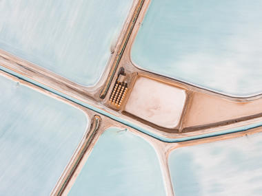 Galería de La belleza de los paisajes de sal marina vistos desde el cielo  - 1