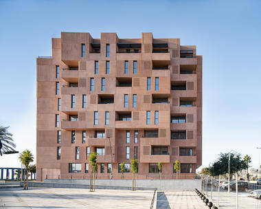 Edificio de 73 viviendas de alquiler / Muñoz Miranda Architects