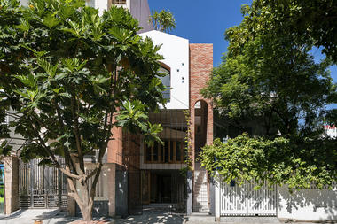 Gallery of DT House / IZ Architects  - 1