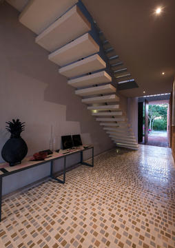 Gallery of First House / MS Architettura  - 16
