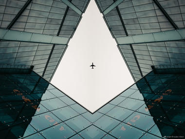 Galería de Fotógrafo crea mundos imaginarios a partir de la arquitectura preexistente  - 10