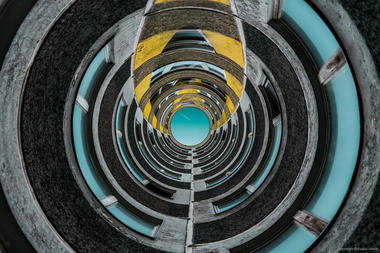 Galería de Fotógrafo crea mundos imaginarios a partir de la arquitectura preexistente  - 14