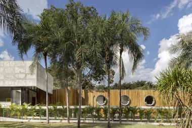 Casa do Ipê Amarelo / Leo Romano