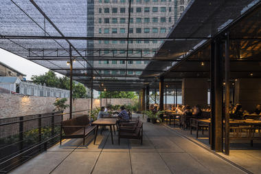 Galería de Restaurante de sombra / NISHIZAWAARCHITECTS  - 3
