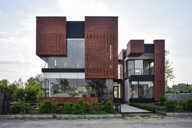 Casa de ladrillo Maziar / Naghshe Khak Architectural Group