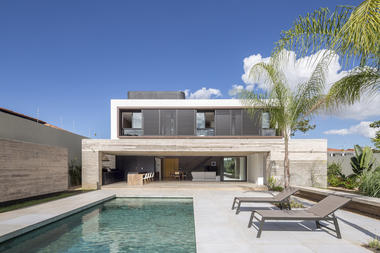 Casa Lago Norte / CoDA arquitetos