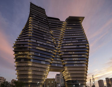 ToHA办公楼，颠倒的冰山 / Ron Arad Architects