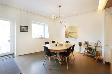 Galería de Curvy Eco Home / Craig Race Architecture  - 14