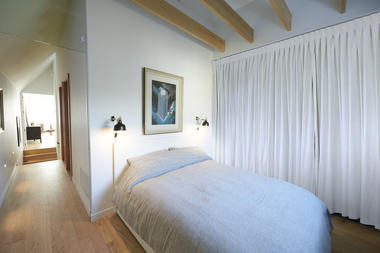 Galería de Curvy Eco Home / Craig Race Architecture  - 17