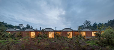 Casa terreno / Fernanda Canales