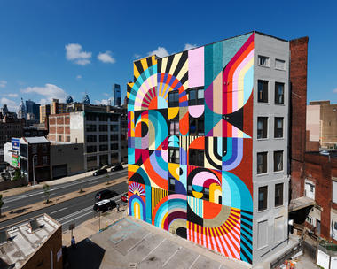 Las artistas Jessie & Katey intervienen el espacio público con vibrantes murales
