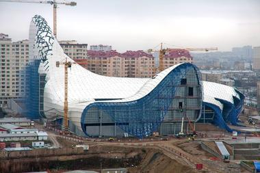 En Construcción: Heydar Aliyev Centre / Zaha Hadid Architects
