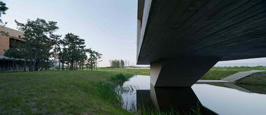 画廊 天鹅湖湿地公园景观廊及观鸟塔 / 迹·建筑事务所  - 11