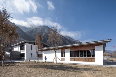 画廊 九寨沟县漳扎镇小学设计 / 中国建筑西南设计研究院  - 1