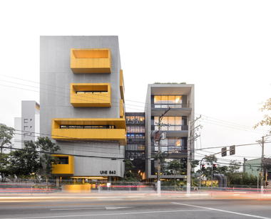 Edificio UNE / Gui Mattos