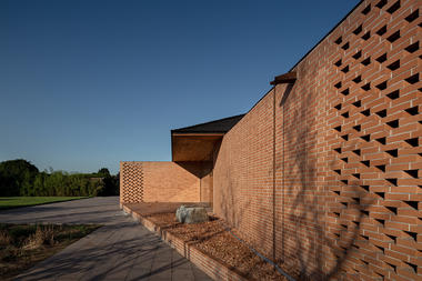 Gallery of Courtyard Villa / ARCHSTUDIO  - 23