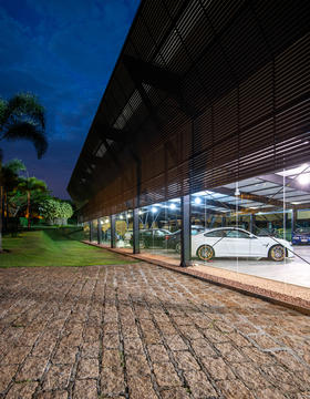 Gallery of Collector's Garage / HAUS Arquitetura e Incorporacao  - 18