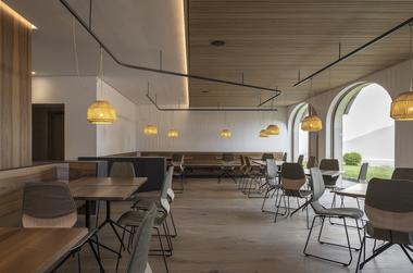 Gallery of ZENTRAL Café Restaurant / Messner Architects  - 7