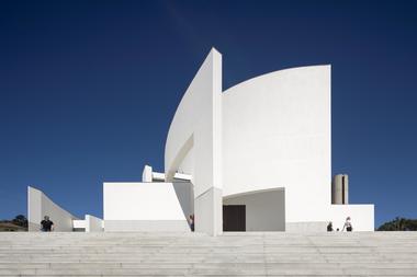 Igreja de Lagares / FCC Arquitectura
