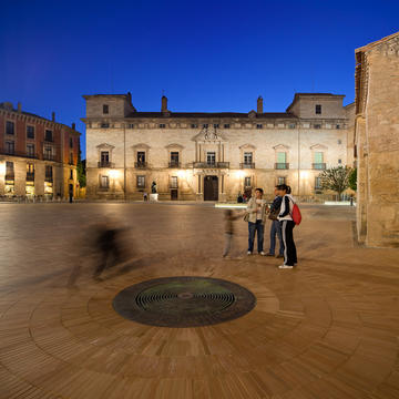 Galería de Proyecto de Iluminación: Remodelación de la Plaza Mayor de Almazán por CH+QS arquitectos  - 5
