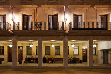 Galería de Proyecto de Iluminación: Remodelación de la Plaza Mayor de Almazán por CH+QS arquitectos  - 3