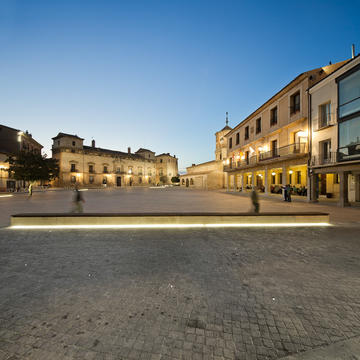 Galería de Proyecto de Iluminación: Remodelación de la Plaza Mayor de Almazán por CH+QS arquitectos  - 1