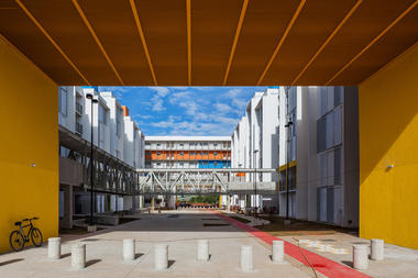 Galeria de Habitação Social: 45 exemplos em planta  - 79