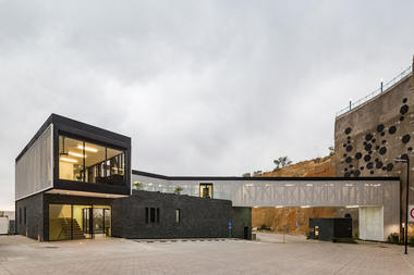 Casa club moncayo / Iconico Studio