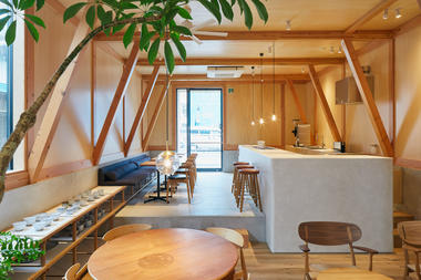 IDUMI Café + Residencia / Tenhachi Architect & Interior Design  
