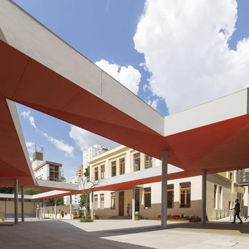 Escola Internacional Red House / COMANOST + Studio dLux