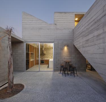 Casa Paracas II / Llosa Cortegana Arquitectos