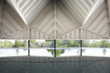 画廊 Alfriston 社区体育馆，三个木质尖顶下的游泳池 / Morris+Company  - 14