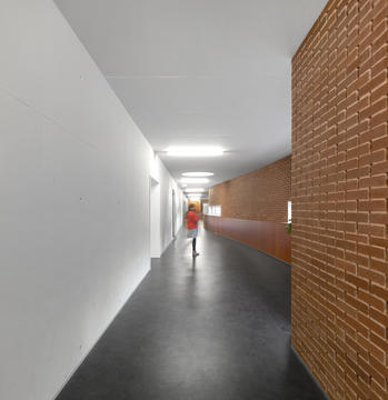 Galeria de Escola Básica EB1 / Adalberto Dias  - 12